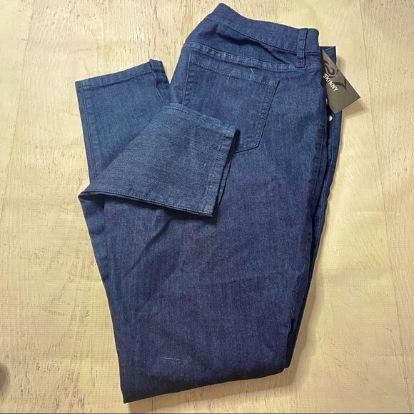 NWT Torrid “Sophia” w/navy rinse Sz 16R - Picture 2 of 11